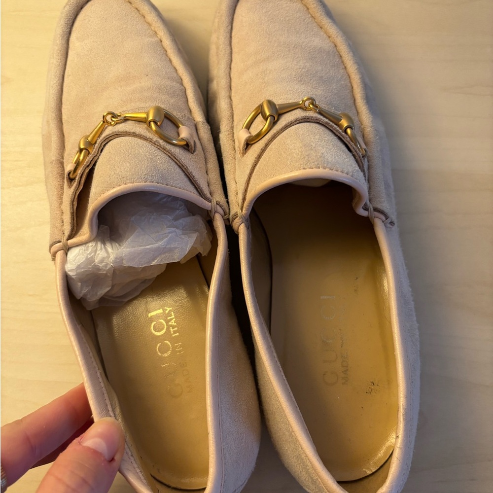 Gucci vintage pale pink Suede Loafers with Gold Horsebit Accent - Picture 8 of 9